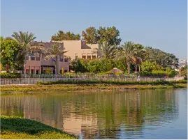 maison-bord-lac-dubai